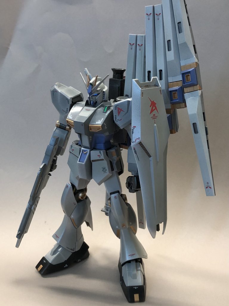 HGUC086のキットにRGの水転写デカールを指定箇所全部貼りました。(小さいのは結構余りますね)配色は練習を重ねたなんちゃってG3カラーですが、今回は装甲板の質感にこだわりました。