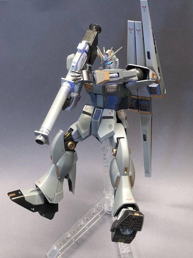 やっぱりバズーカは肩に担いだ方が雰囲気出ますね