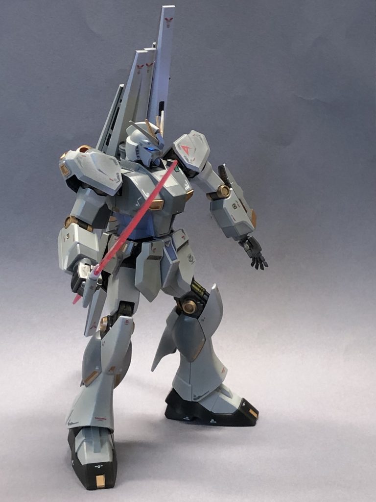 二刀流やろうと思ったら、左手に武器握り手がないんですよね…ビルドナックルズ角(大)も塗装したのですが、微妙にサイズや形状が違うので採用は見送り。