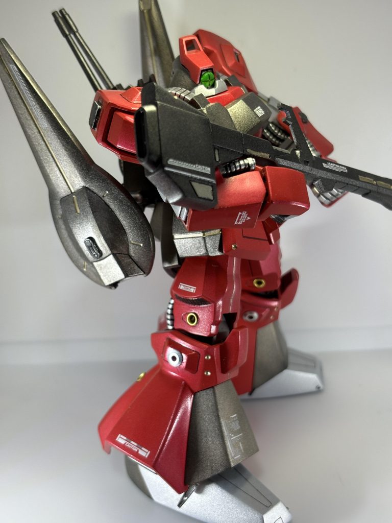 足にミニ四駆のパーツをつけて、メタルパーツもどきにしてます。