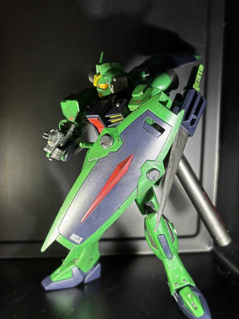 剣は肩にマウント可能に