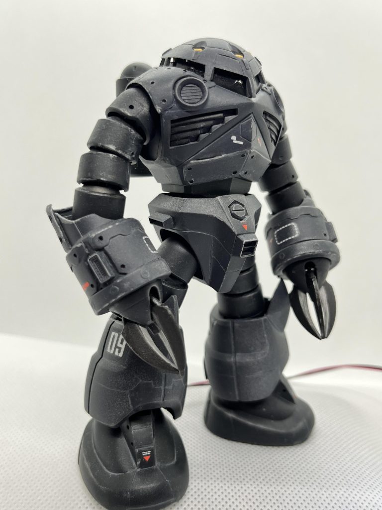 モノアイはグポーンと光って動いてるように見えます(市販のLEDキットを使用) 