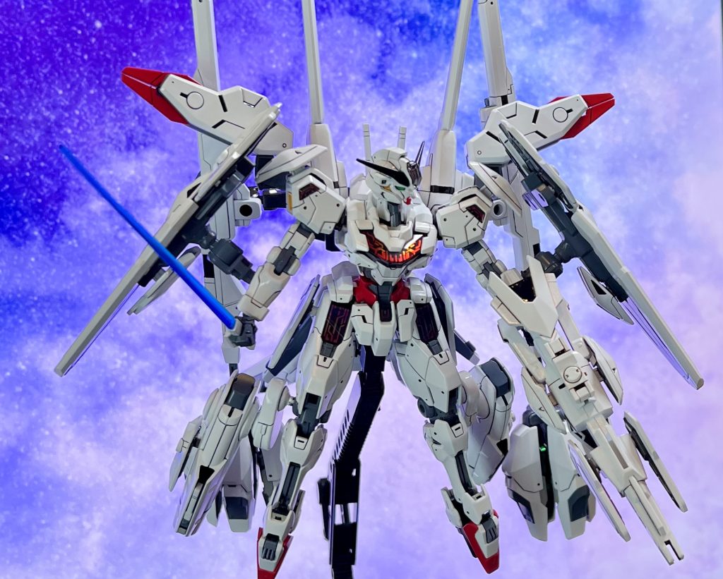 ドッキング（エンゲージ）した最終形態がこちら。まさに最終決戦仕様。超火力・超機動力を発揮します。その気になれば44個ものガンビットでオールレンジ攻撃も可能です（ずるい〜のセリフが聞こえそうです）。ここまで来ると、華奢なキャリバーンがクスィー並みの迫力をまとっています。