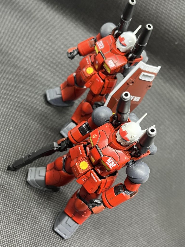 全塗装(スプレー缶:黒サフ→タミヤのブライトレッド)、デカール(適当に)、墨入れ、ウエザリング、つや消しトップコートで仕上げ