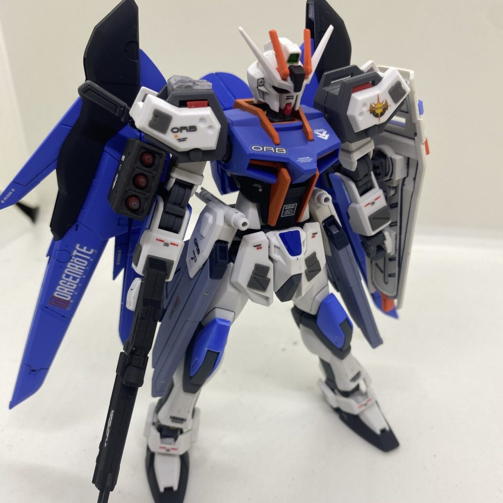 塗装済】RGストライクガンダム+ デスティニーシルエット【完成品