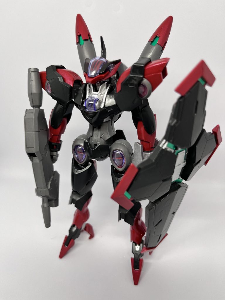 ミカエリスが白+緑+金なので、対にして黒+赤+銀にしました。この機体はちょっと悪魔っぽいし。