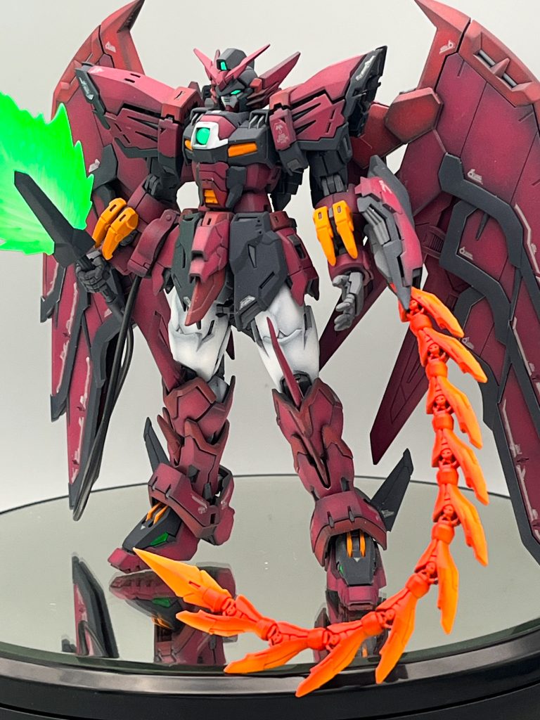 ▲武器構え。噂のヒートロッドは塗り分けを諦め、赤熱状態として蛍光オレンジ〜イエローのグラデーションで一気に塗装してます。