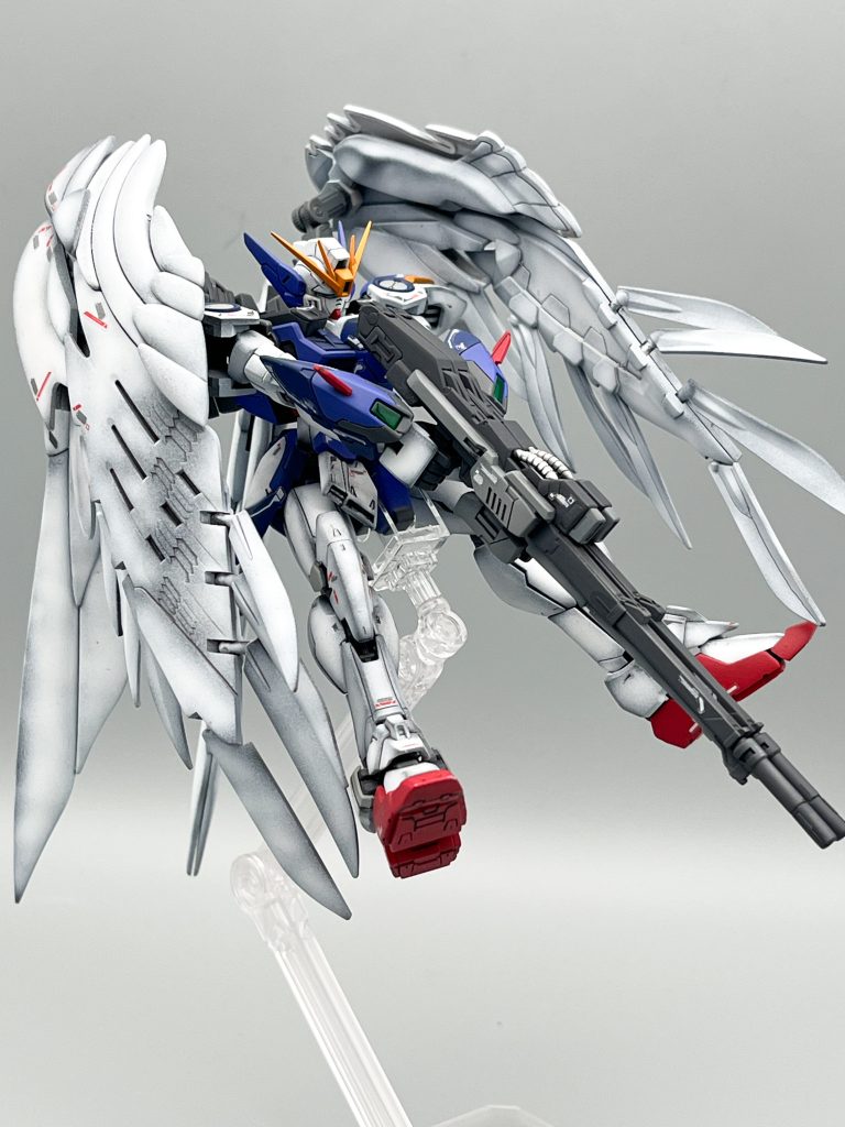 ▲アクションポーズ。ツインバスターライフルと言えばやはり、物語のクライマックスを飾るこの射撃ポーズ。