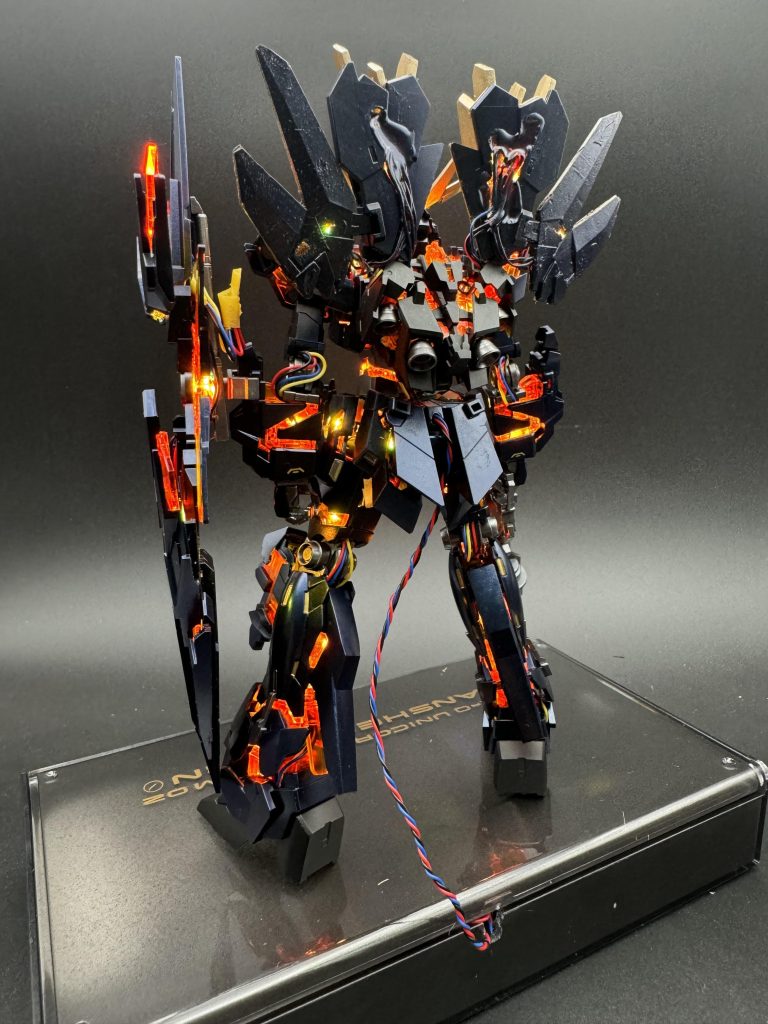 背面。流石に電線の隠蔽はできなかったので各所後ろは結構汚いです。