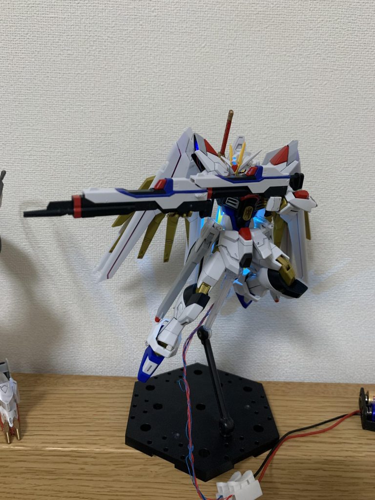 HG マイティーストライクフリーダムガンダム LED–4枚目/制作者：mode1er