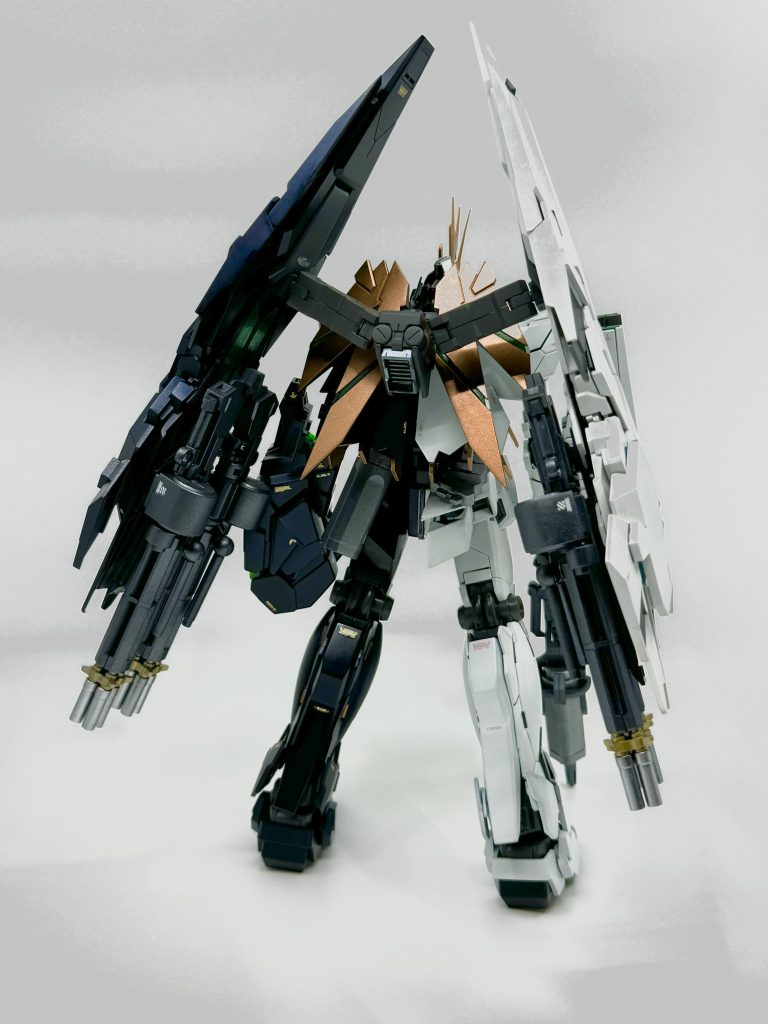 ユニコーンモード背面。アームドアーマーDEはフェネクスのではなく、なんちゃってで連結。