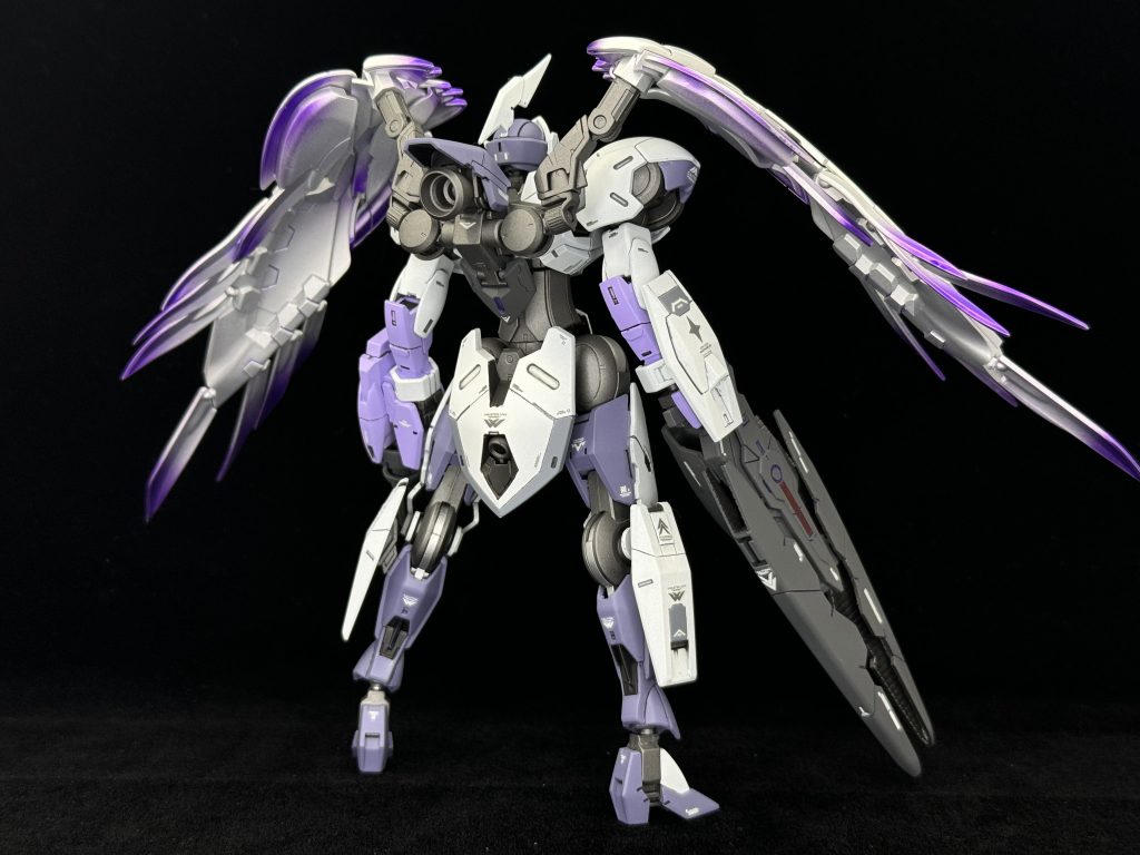 背面筋彫りも結構入れ色分けも少々してます。