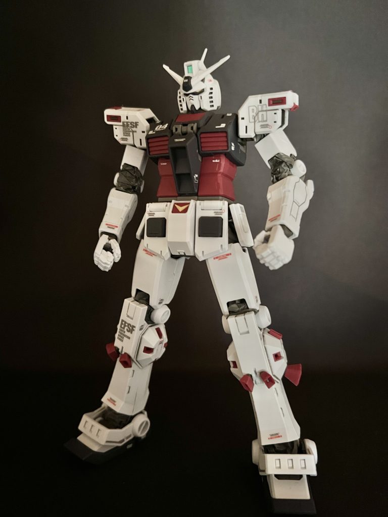 まずは素体アーマー 着てる方も好きなんですがこっちもかなりかっこいいですよね、ツインアイなど部分的に塗装しましたが顔の造形や色分けはほぼ完璧ですね。かっこいいです！