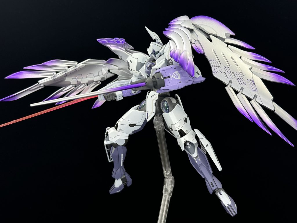 ビームサーベルジャンクパーツからフェニーチェのを使ってます。ほんとはオプションパーツのジャベリンを持たせたかった…