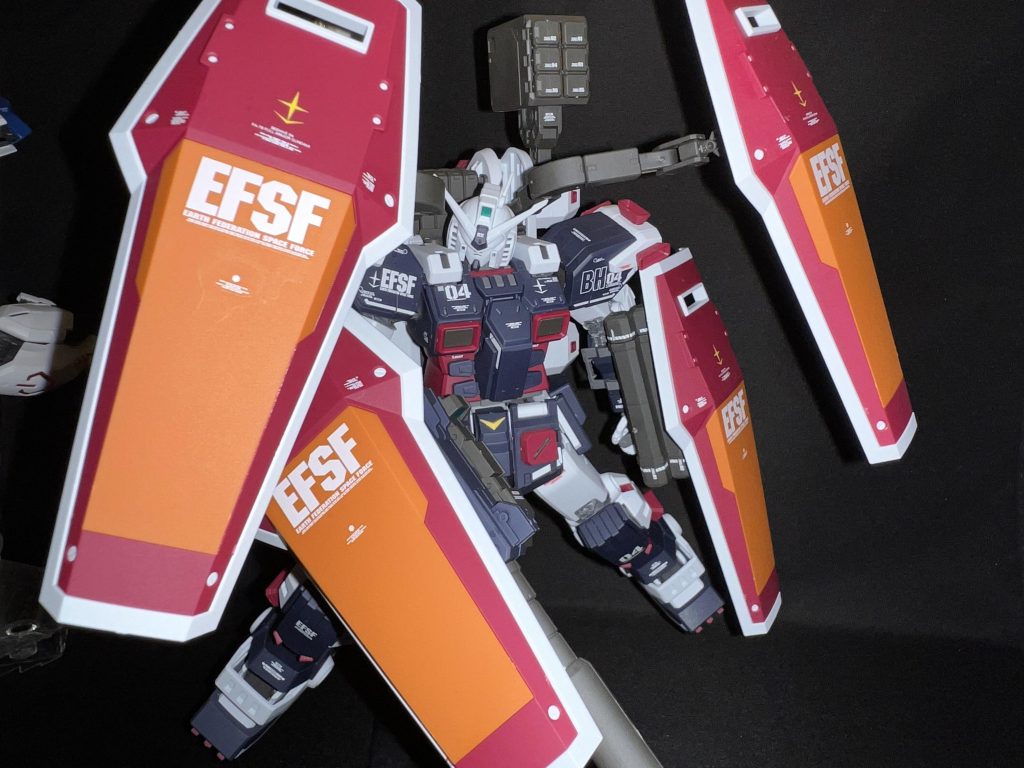 最後に少しポージングかっこいいですねー！やはりシールドな、迫力すごい！サイコザクとかざります！