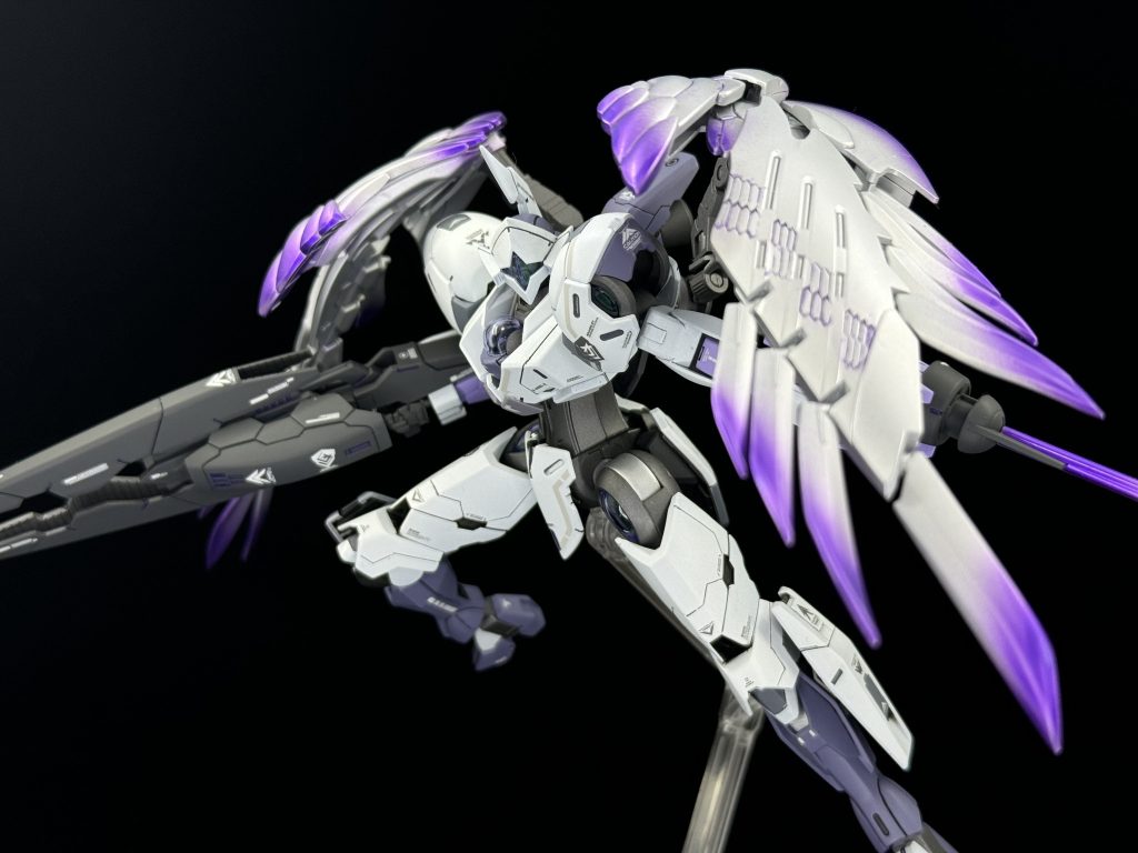 羽もグラデーションでちょいと塗ってます