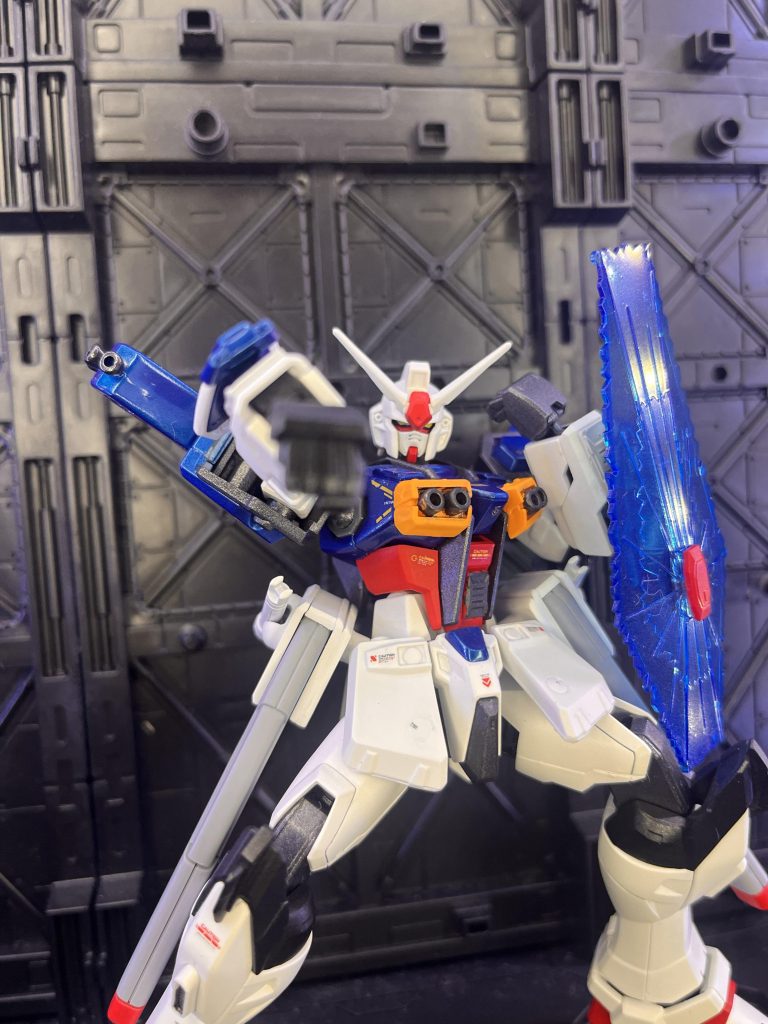 腕部にパーフェクトストライクフリーダムのジャンクパーツを取り付けて武装がなくてもバルカンやビームシールドがつかえます。