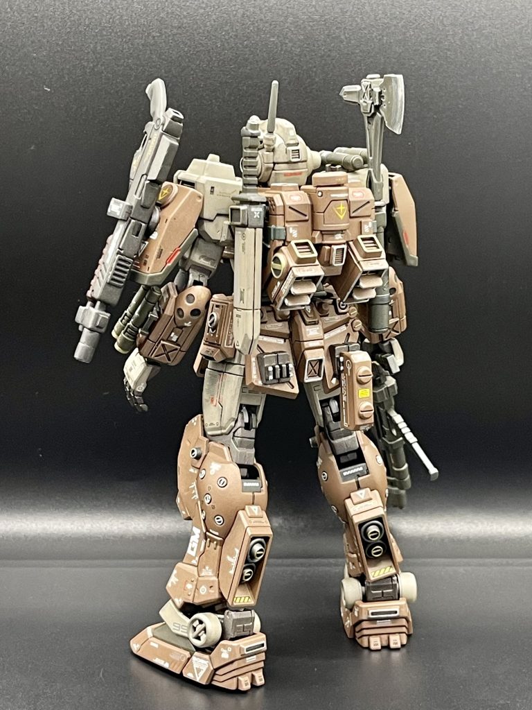指揮官用にカスタムされたデザート戦専用機という設定の為、砂地に強い対防塵的なディテールを念頭に入れつつ作業しました。