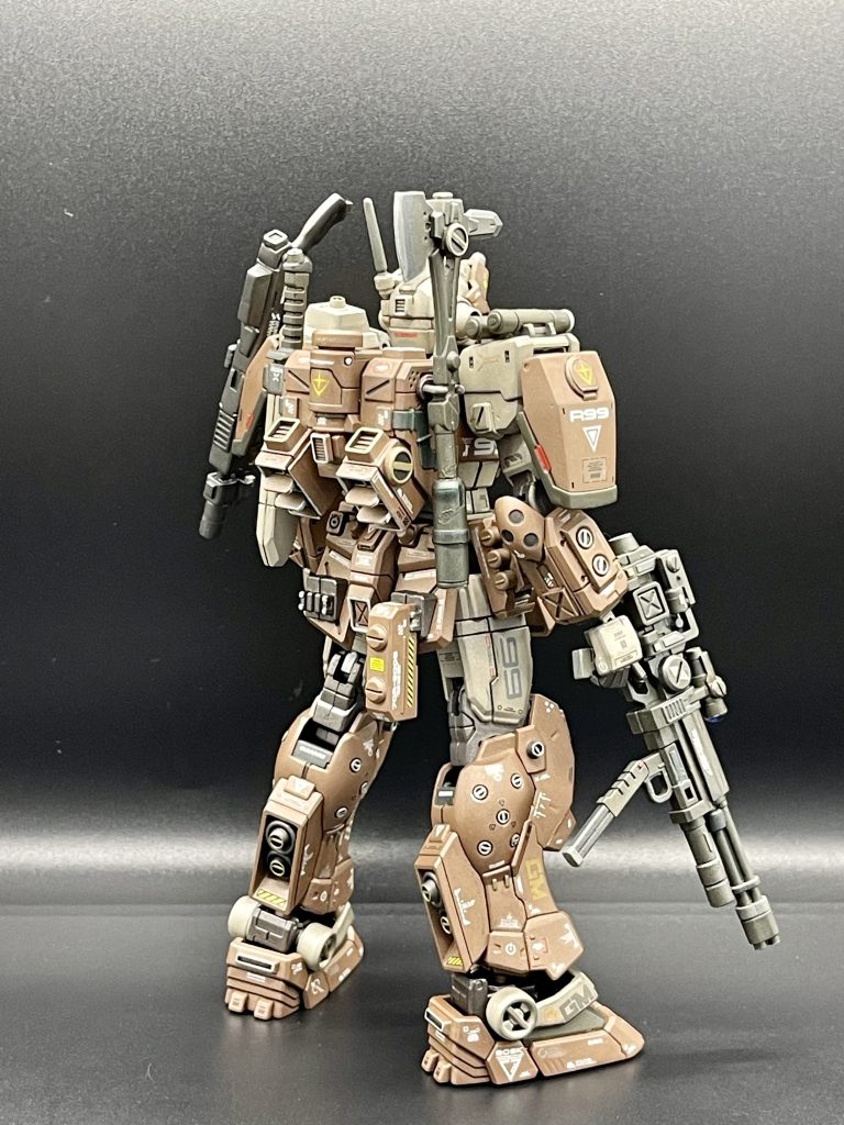 武装類は付属の武器等に加えて新たにショットガン、戦斧等を加工しながら追加で専用装備しています。