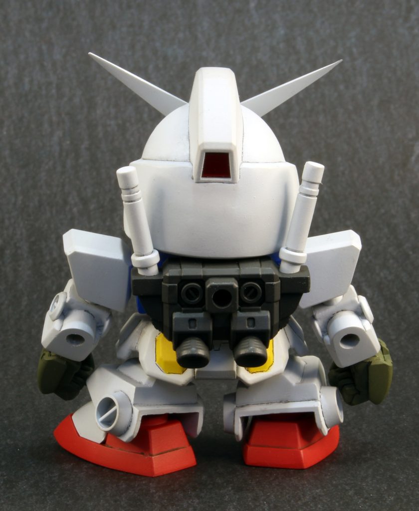 ◆バックショットバックパックはEXスタンダードのものを使用そのままだとサーベルは抜き差しできないので一体成型のサーベルは切り取って裏面を埋めて開口しそこにEGのRX-78のサーベルをさしています。