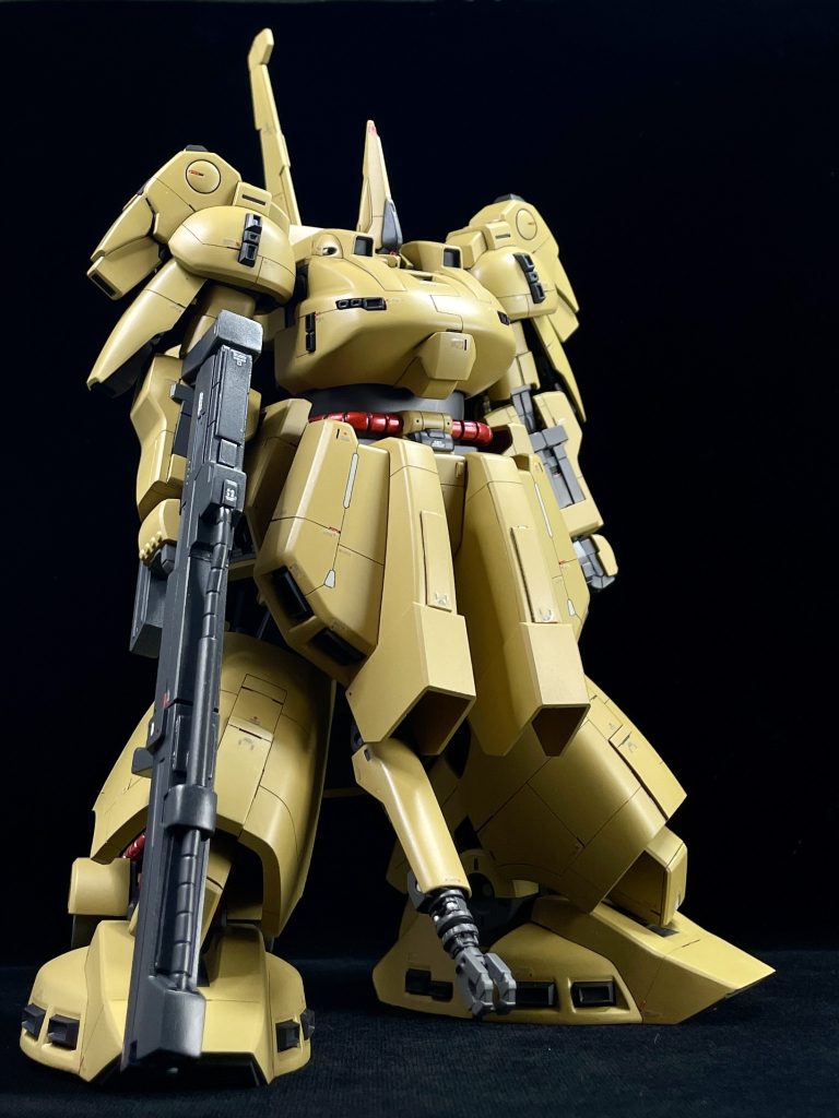 HGUCジオ。古いけど、人気のあるキットだと思います。主役機は いろいろリニューアルされてますが、ジオはいまだに、、汗今回は、メッサーラや 近々発売されるポリノークの作品と並べてもらえるように制作しました。塗装は 自分の好みで、ダークイエローに変更。適所に差し色を配置。フレーム等は、ダークグレーをメインに、ジャーマとガルグレー およびグレーバイオレット等で塗り分け。まぁ、チマチマと作業してました 笑以下、制作内容になりますので、ご興味、お時間ありましたらご覧ください。