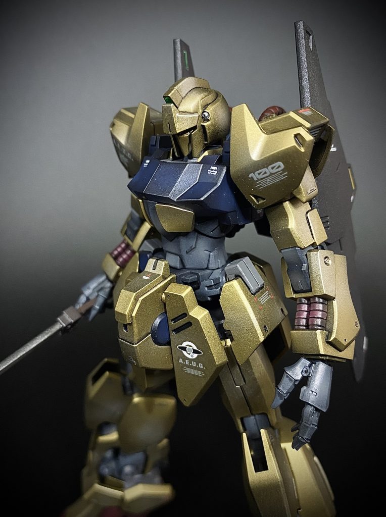 金色というのも捻りがなさすぎだろうと、当初は銀メッキ調に塗ろうと思いましたが、後々触るたびに緊張しそうだったのでやめ!