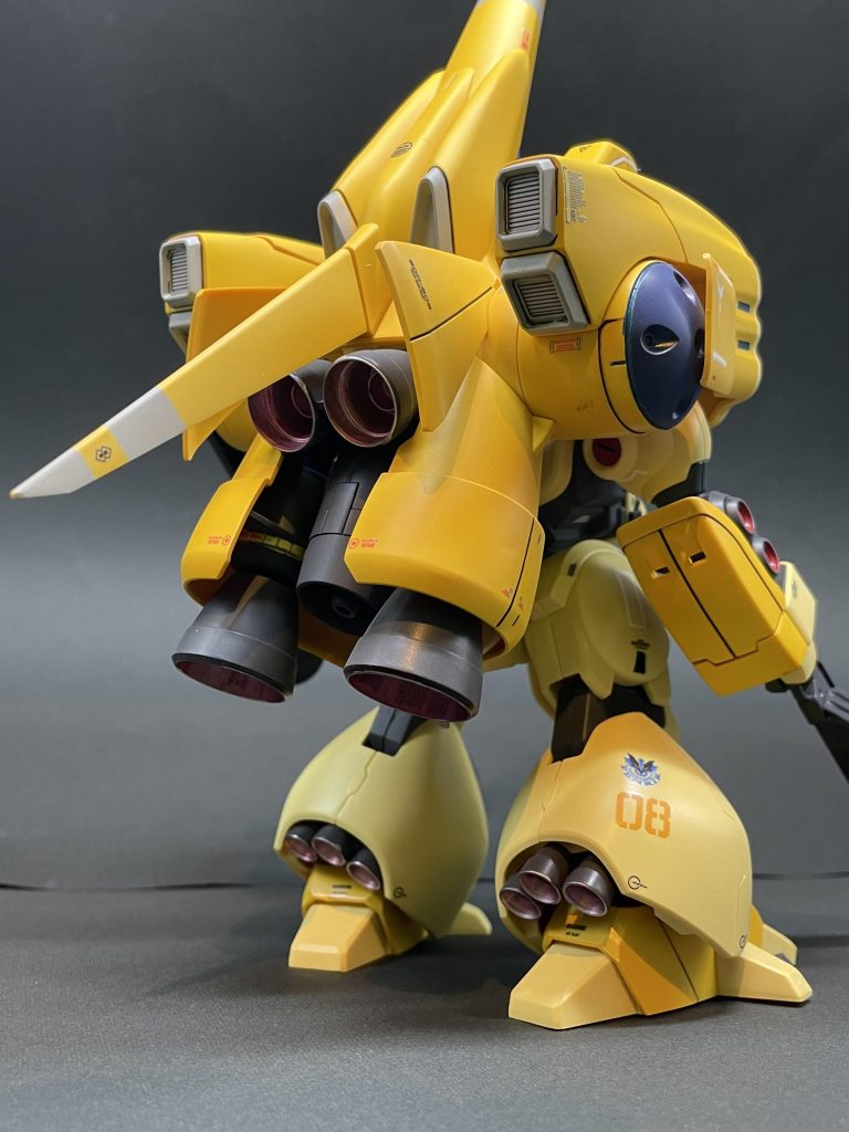 背面見た目通りの大容量ブースターポッド、全面のミサイルと同じくらいスラスターがありますね😄黄色の発色がイイ感じで、自己満足してます😙