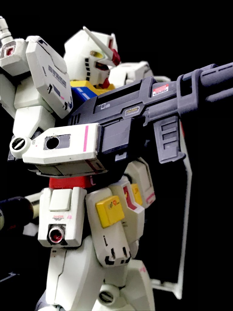 2年位前にカトキもどきにチャレンジしていた頃の機体。腰のフロント、サイドアーマーと肩回りを改造していました。バランスも悪く、パーツはぽろぽろ外れるし、最悪の仕上がりでした。