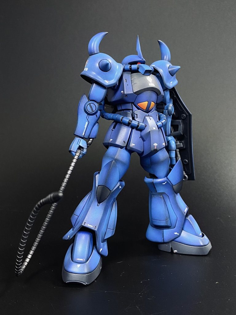 頭とボディの動力パイプをスプリングとプラパーツに交換、モノアイを市販のパーツに交換した以外はどノーマルです。