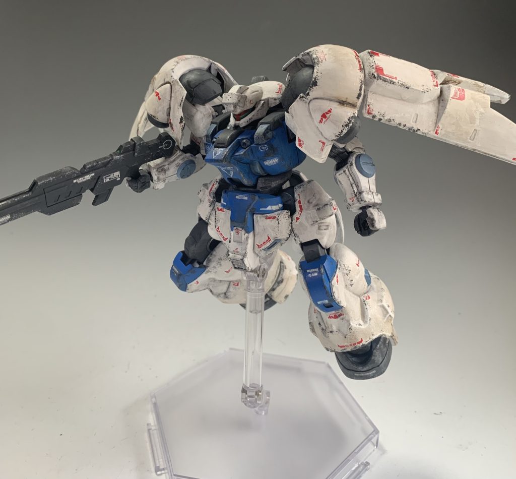 水でひたすら薄めて何度も重ね塗りを心がけましたが、途中あまり薄めず塗ってしまい結局厚塗りっぽくなってしまったので、ウェザリングで誤魔化しています。。。