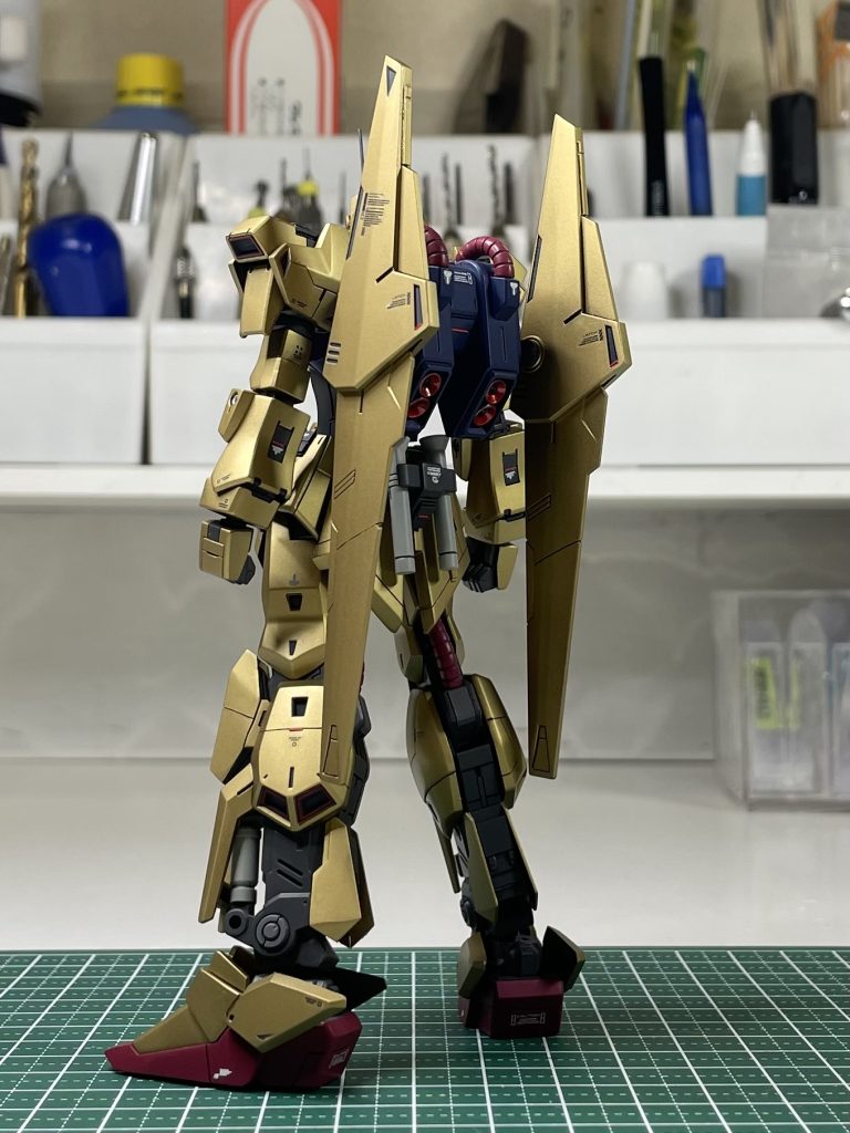 卓上撮影。自分的に、今回の百式は 満点です。オリジナル解釈を入れると 愛着わきますね。以下、制作内容です。