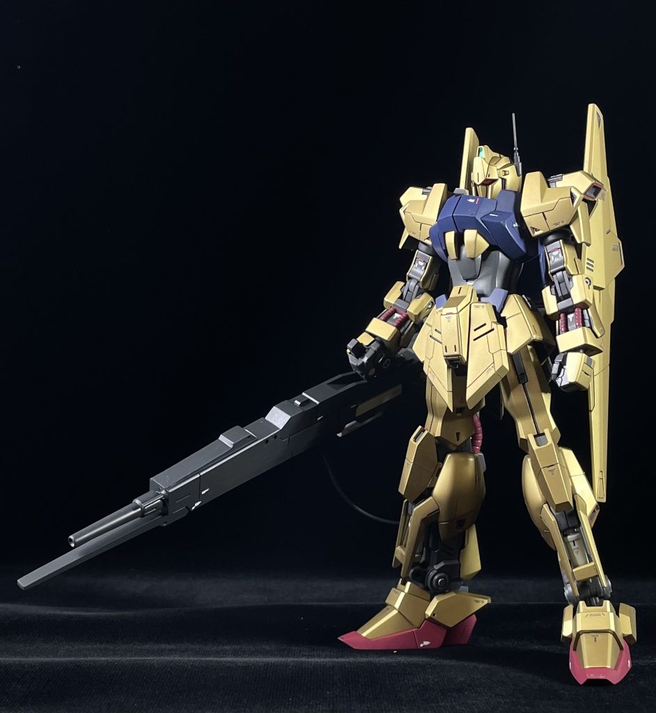 百式、、今回は自分好みに制作しました^ ^フレーム解釈箇所を増やして、大人な感じに。オリジナルで、Zガンダムのロングライフルの試作品を持たせてます。長物が似合うような気がしたので。