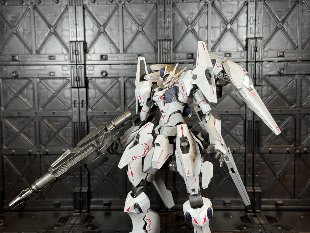 塗装レシピ外装白色:G コールドホワイト外装灰色:G ニュートラルホワイト2外装黒色:C ミッドナイトブルー内部フレーム:G メカサフスーパーヘヴィフレーム塗り分け:G スターブライトシルバー