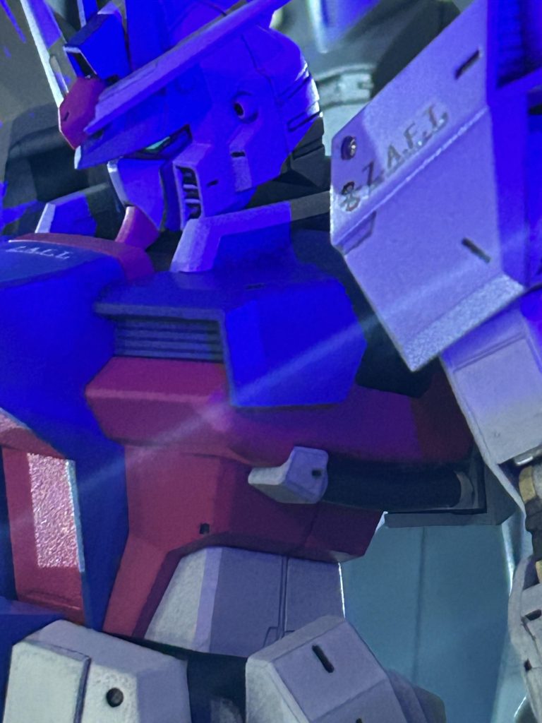 モノアイも蛍光にて発光いたします