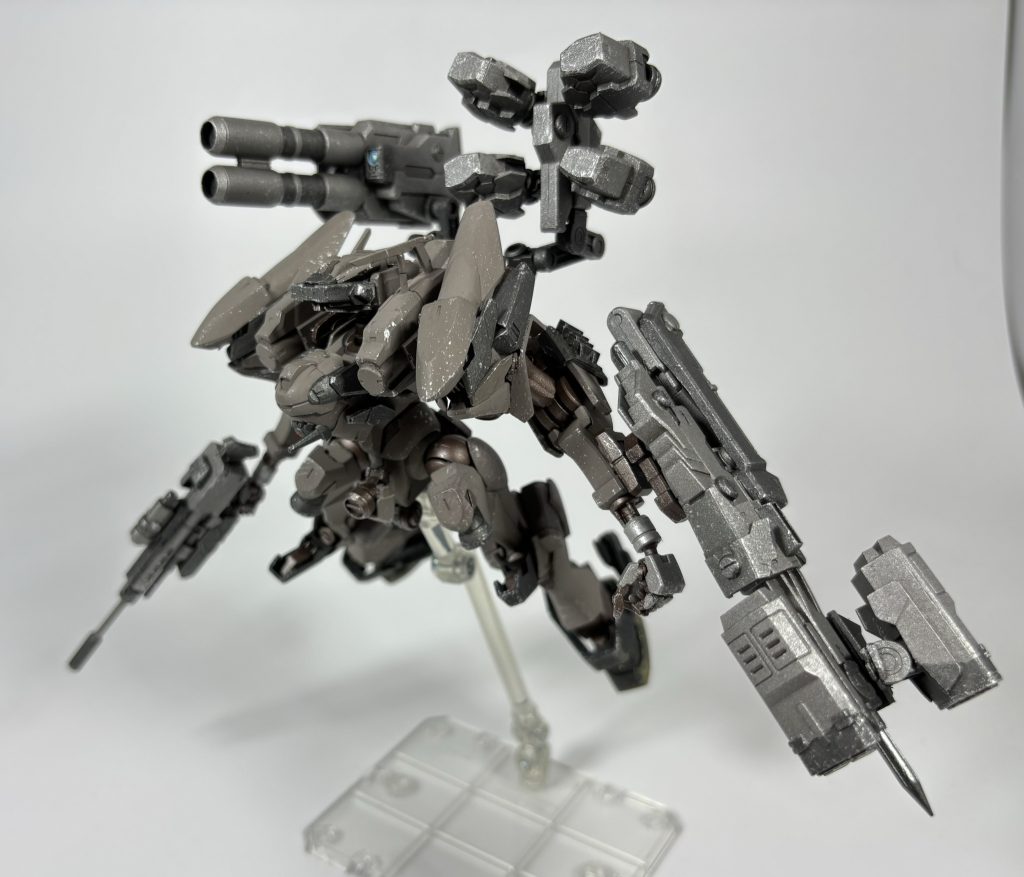 [2週目の姿]ブランチの2機との戦闘中に突撃してくる真レイヴン。到着までに2機を処理できていないと3機を相手にしなければならないという、恐ろしいミッションだった……