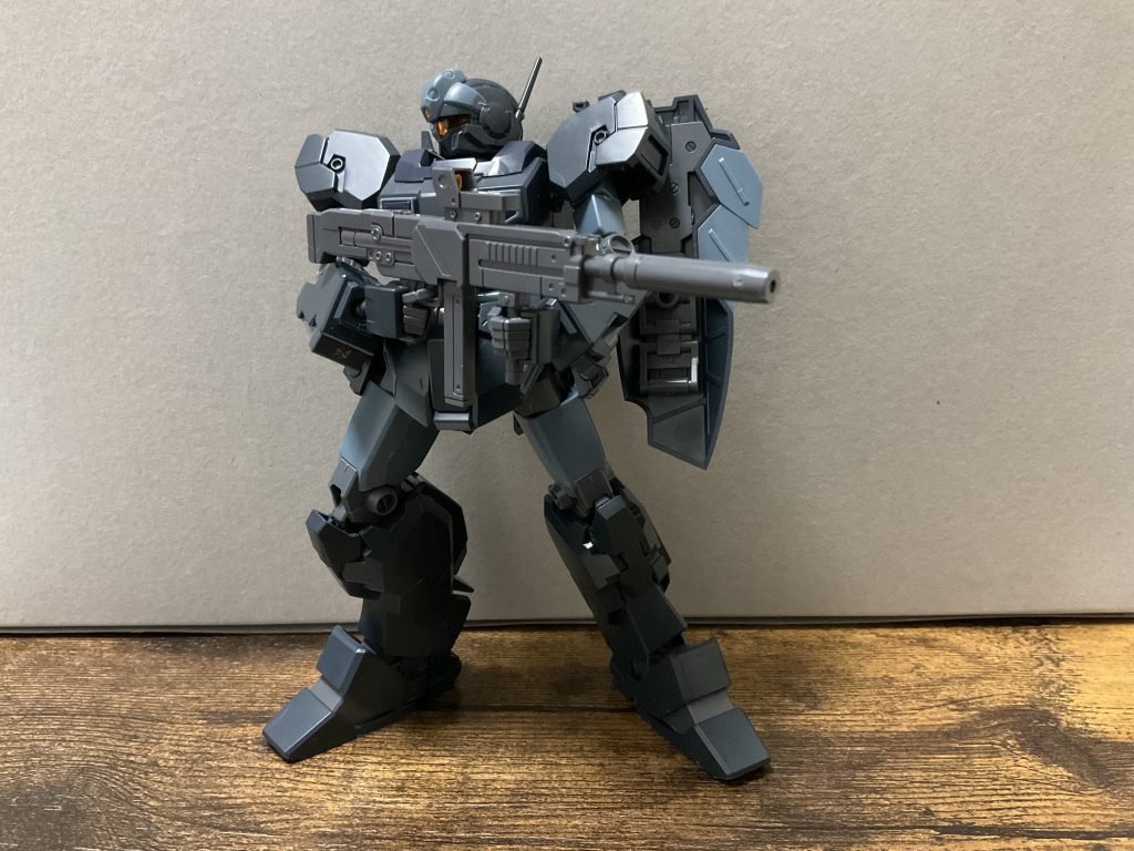 突入の機を伺う感じで角に立たせたらもっとそれっぽいかもしっかしライフルがデカいので、カービンとか持たせたくなりますね