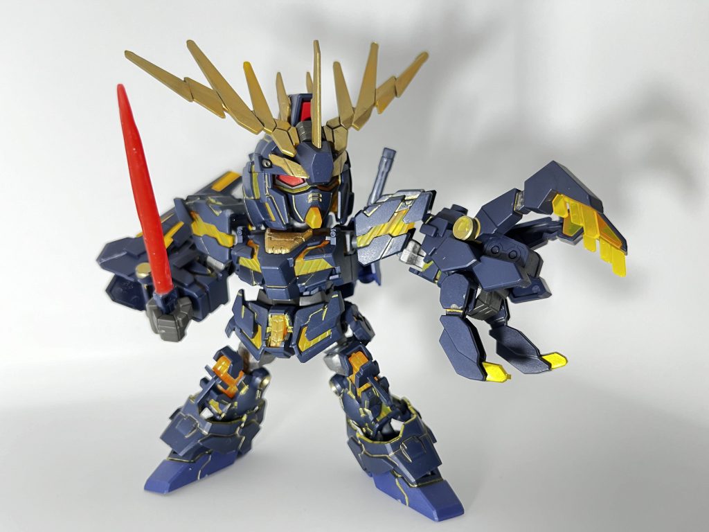 クレオスのメタリックマーカーゴールドで墨入れ、アンテナ等のゴールド部分塗装はメタリックホビーカラーのスーパーゴールド2、水性つや消しで仕上げました。