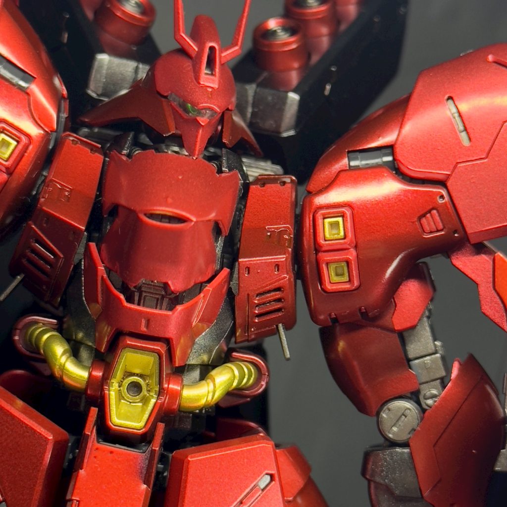 作成中にフェイスのクリアパーツが消えまして、どれだけ探しても見つからずマジでもう絶対見つからないと思ってたら、なぜか腰アーマーに引っかかってました。絶望からの安堵感。きっと皆さんも経験ありますよね。