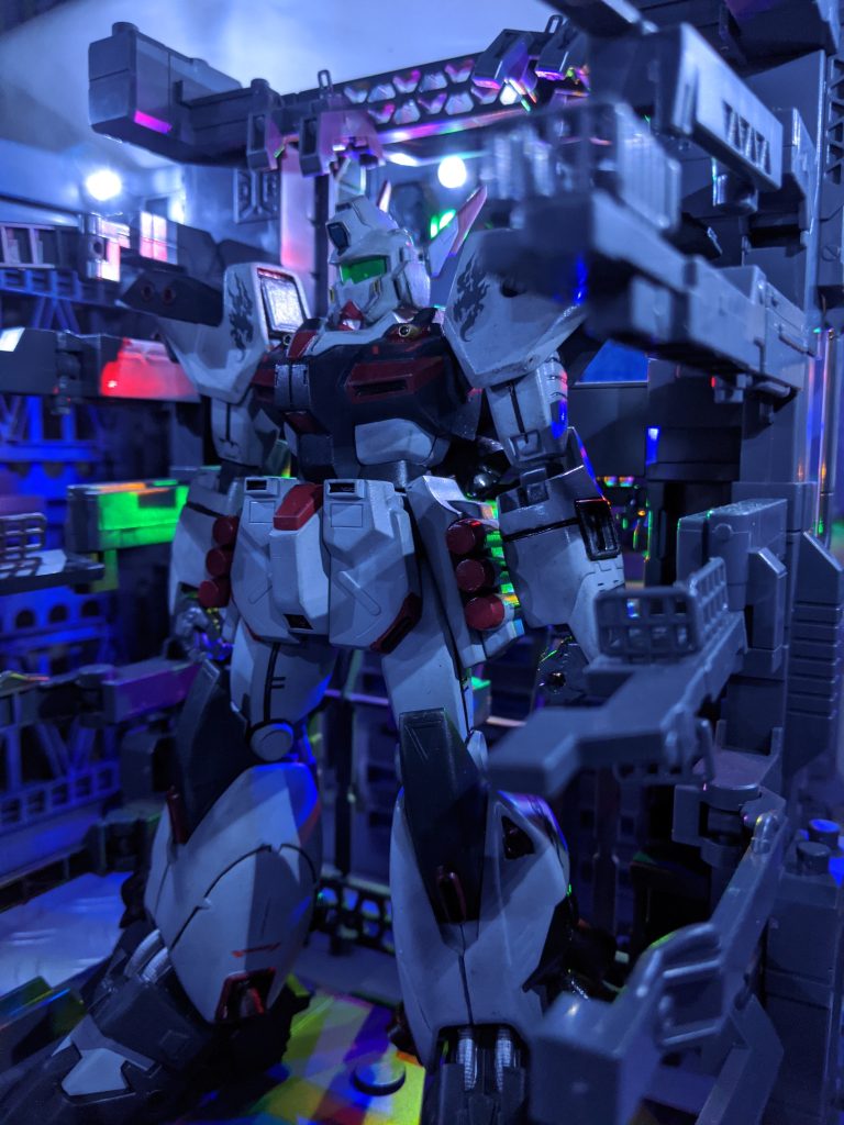 小隊に配備されたMSはどれも癖が強勝ったので彼は状況に臨機応変に対応できるバランスの取れたハーディガンを乗機にアランだといわれている。