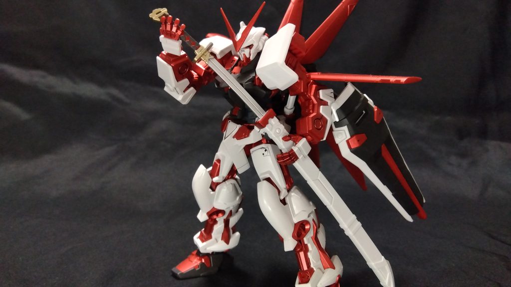 レッドフレームさん赤はプライマリーメタリックレッドで黒はグラファイトブラック、関節はいつものようにメカサフスーパーヘビーで。ガーベラだけ部分塗装して鞘は力尽きたwあと墨入れも中途半端…フライトユニットの白とか塗り分けするべきだと思うがやる気スイッチオフw えーと…完全復活までにあと2作品かかって、そのあとガチ作があります…完成済です…合計3作品ですがボチボチupしていきます。