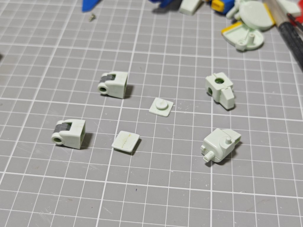 太ももは古式なプラバン挟み込みで3ミリ程度延長