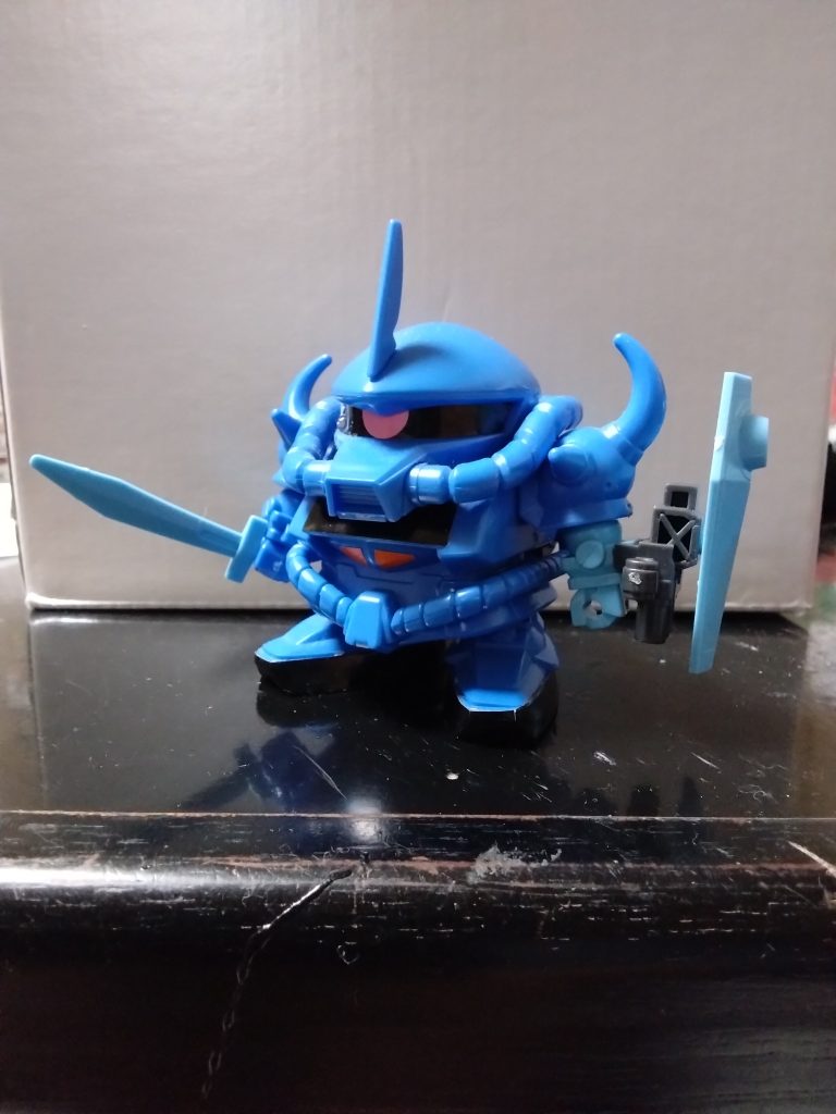 使用キットはSDgジェネシリーズのグフとグフカスタム。各部組み換えしながらスタイルを決定。