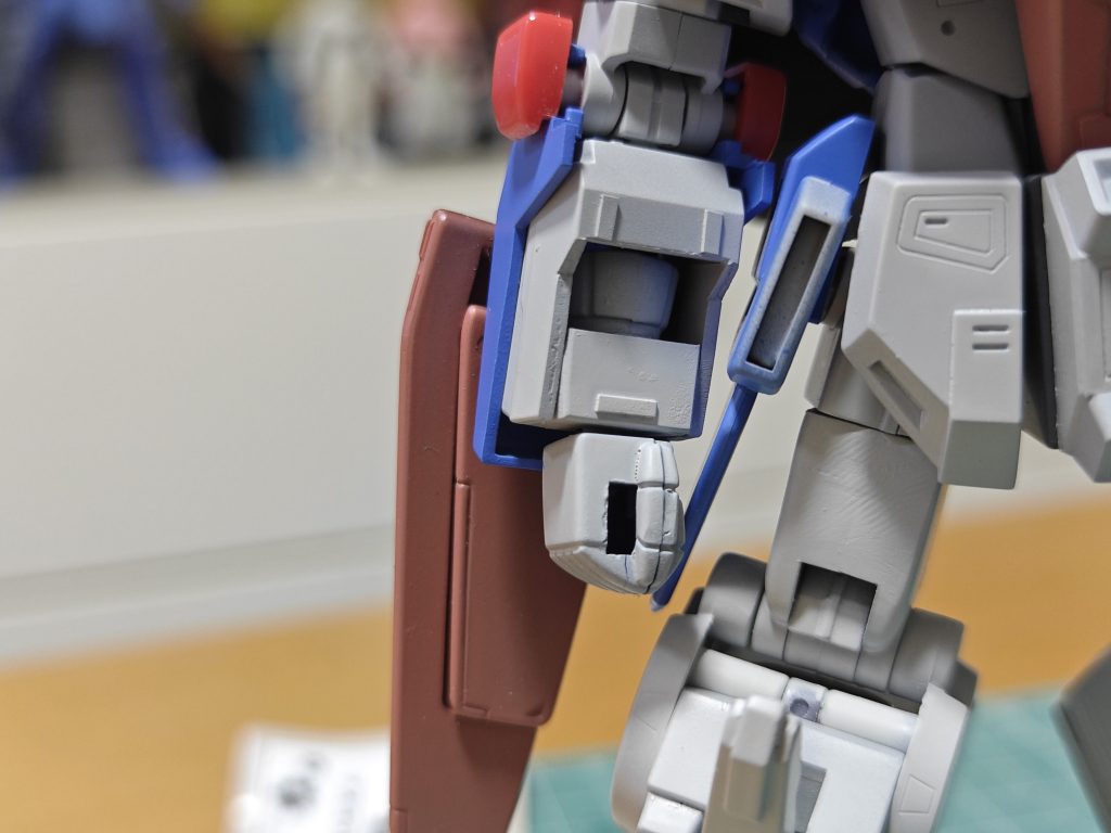 鬼門の前腕はこんな処理。カバーはあきらめて、旧キット1/100を真似た。