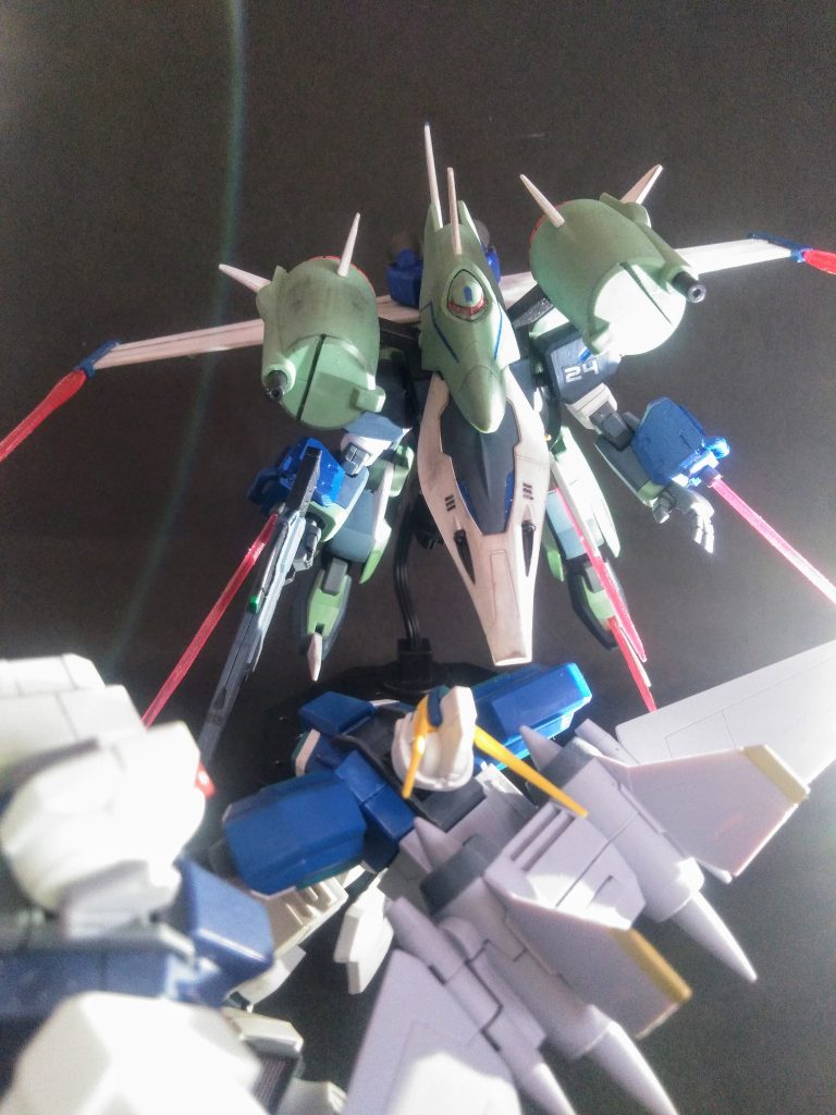 うん❗某 超時空要塞の手足の生えた飛行機ミタイな外観が堪らない 😍👏👏👏コンナ状況を確認したら 脳汁が溢れてきちゃいます❗❗ 🧠💦💦せめて 劇中での見せ場がモットあればなぁ 😭