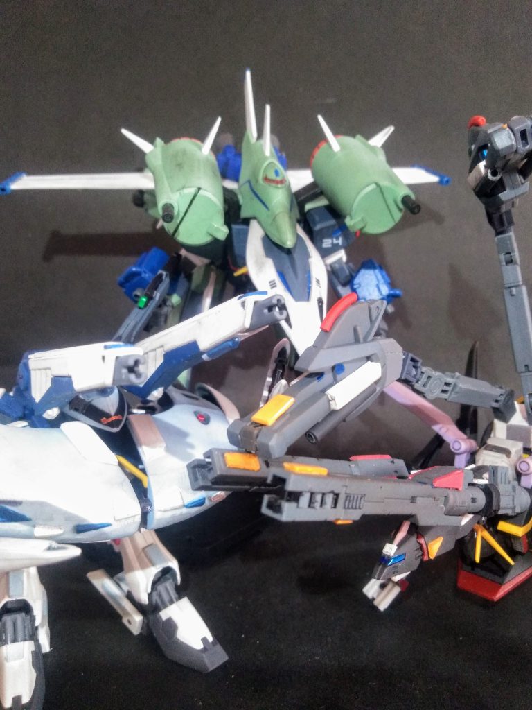 ソレデは劇中通りに３機揃い踏み 😘あぁ❗コッチの方がガンダム形態よりも強そうに感じるのは｢UP主｣だけ❓😅