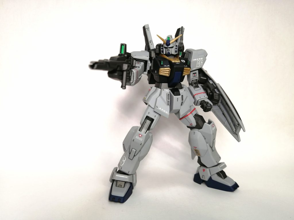 アクションポーズも渋く決まりますね😄