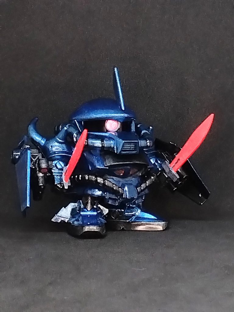 ヒートサーベル二刀持ち。刃は蛍光塗料で塗装しました。