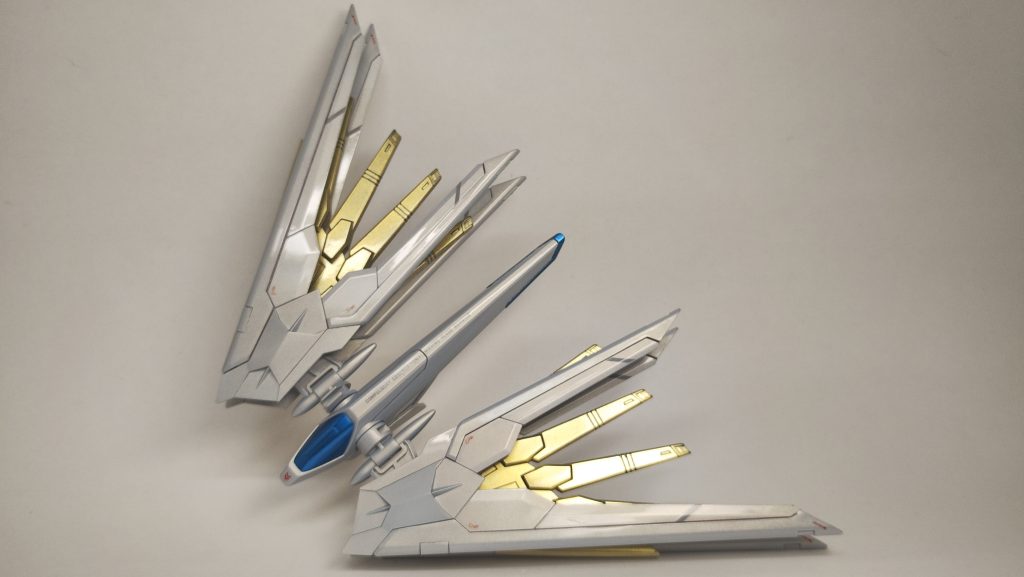 ボーンペイントのシャインゴールドが名前の通りキラキラします