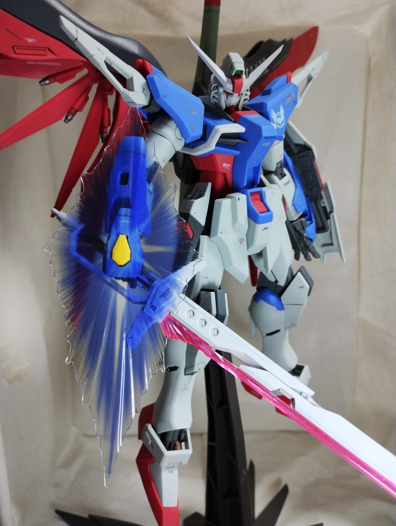 アロンダイトが良く似合います。