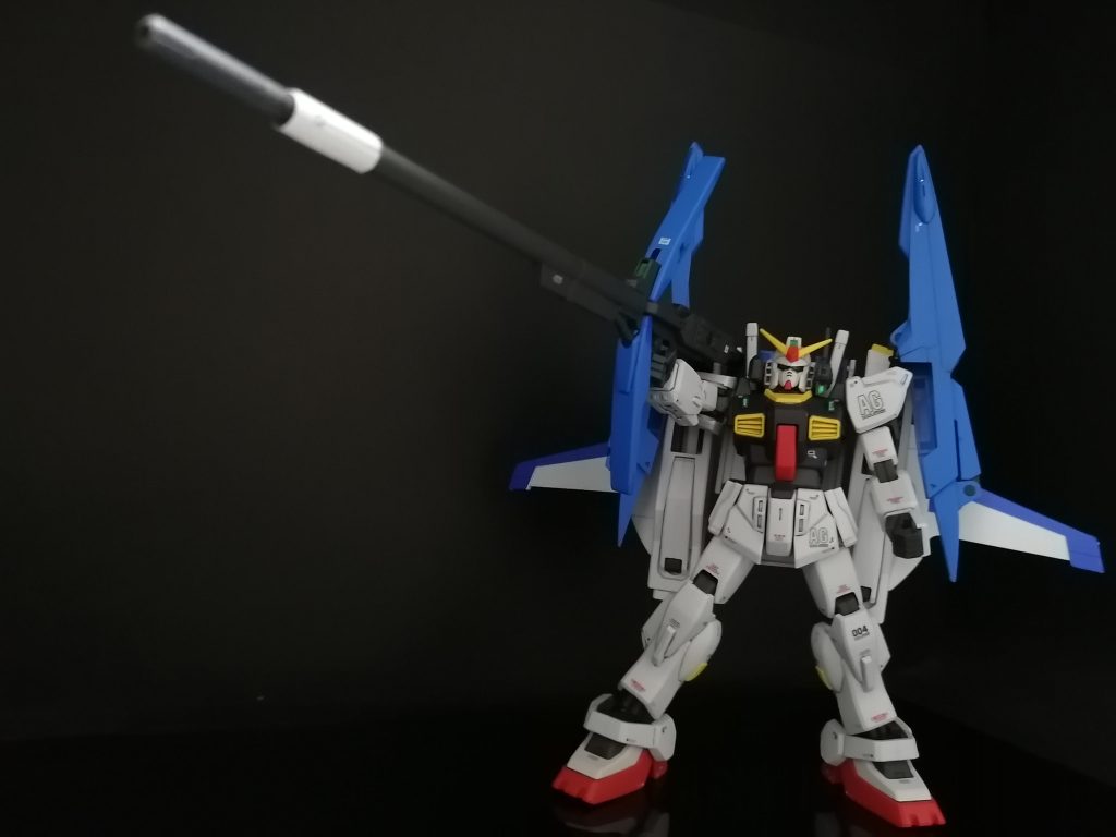 Mk-ⅡとGディフェンサーが合体したスーパーガンダムです。ロングビームライフルが本当に長いので、ポーズが難しいですね😅